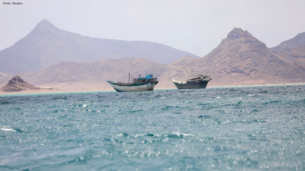 Two Saudi Oil Tankers Carrying Crude for India Exit Red Sea by Sailing 'Dark'