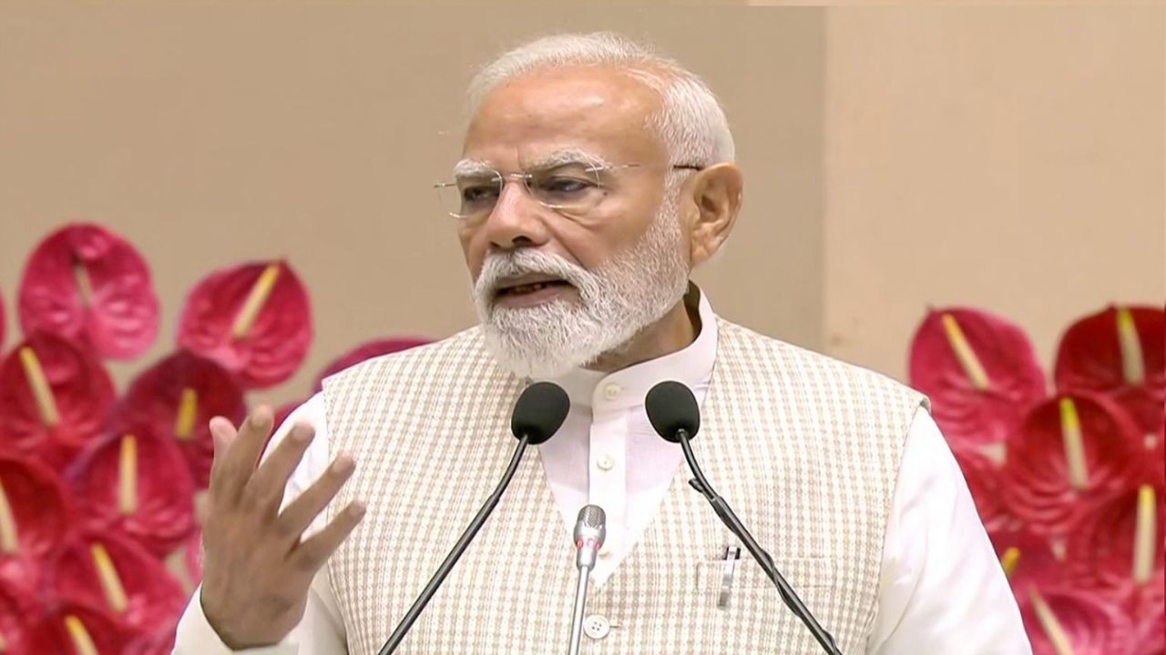 PM Modi Blends Tradition and Gratitude, Salutes Farmers with Sanskrit Verse