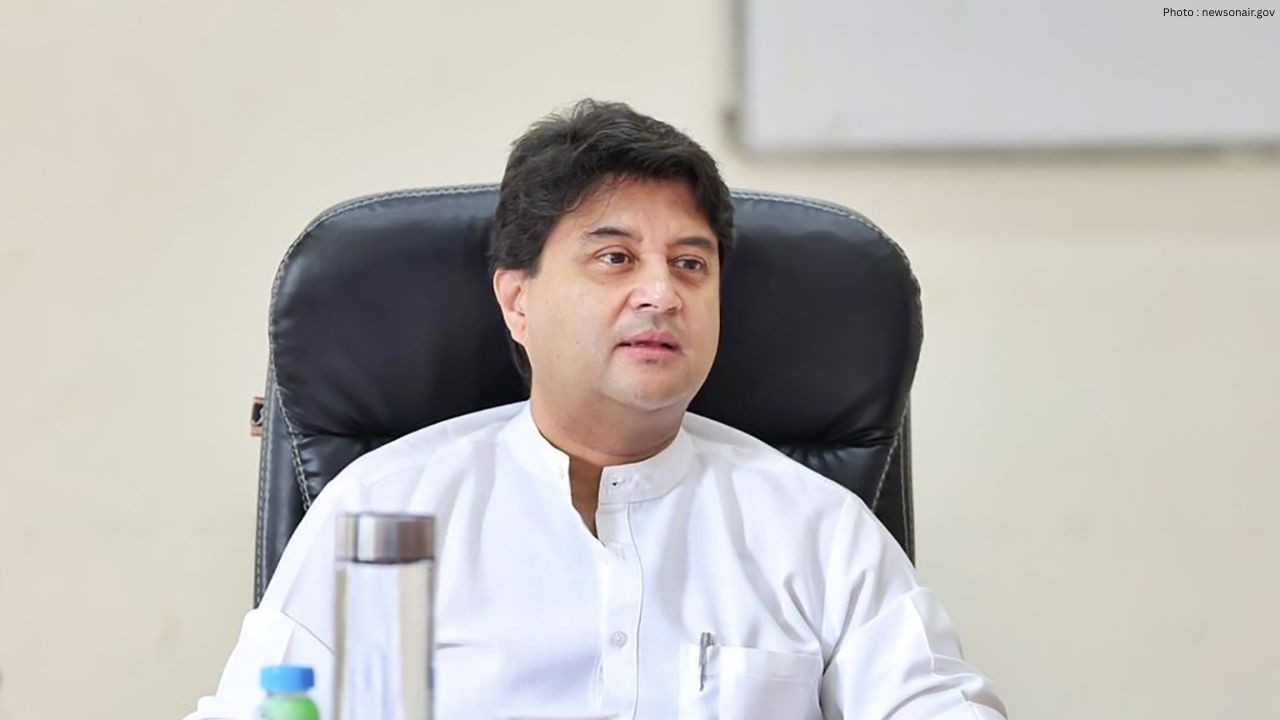 Jyotiraditya Scindia Connects with Youth in Ashtalakshmi Darshan Programme