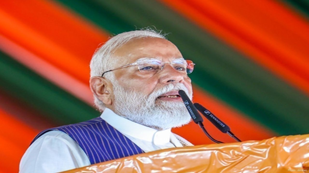 PM Modi Meets Padma Awardees in Gangtok, Highlights Role of Grassroots Leaders