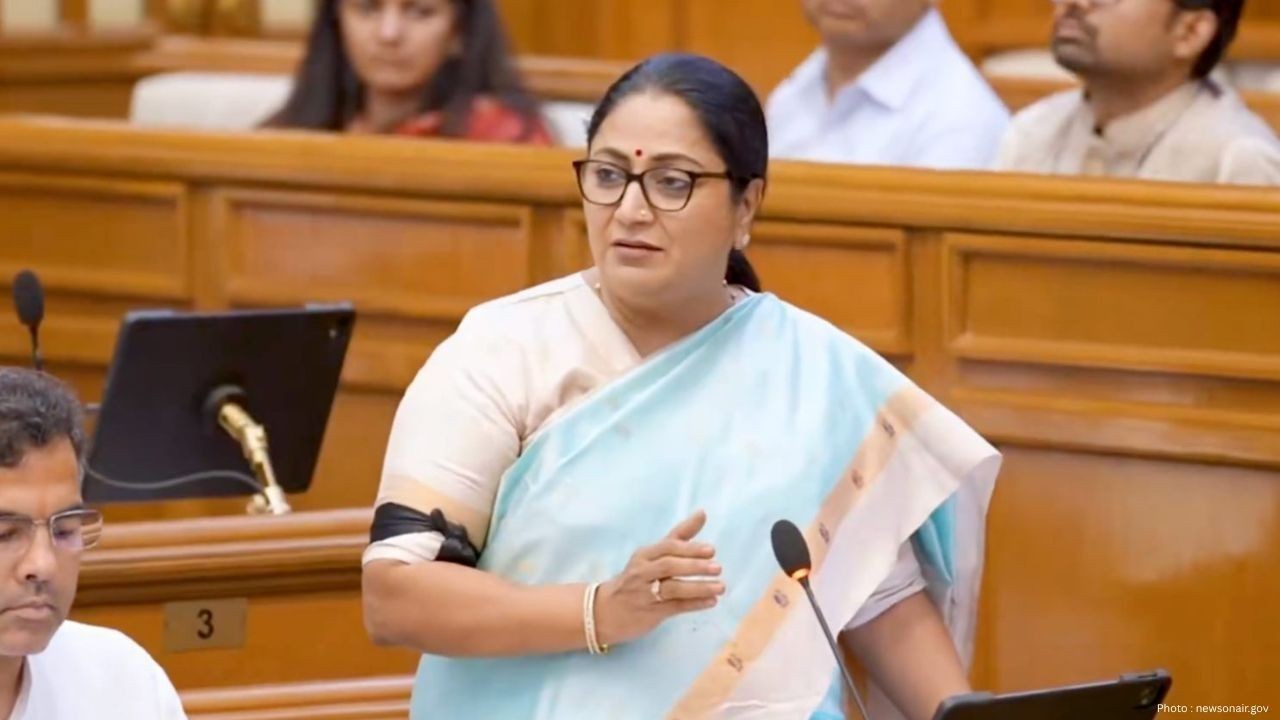 Delhi CM Rekha Gupta Moves Resolution on Nari Shakti Vandan Adhiniyam in Assembly