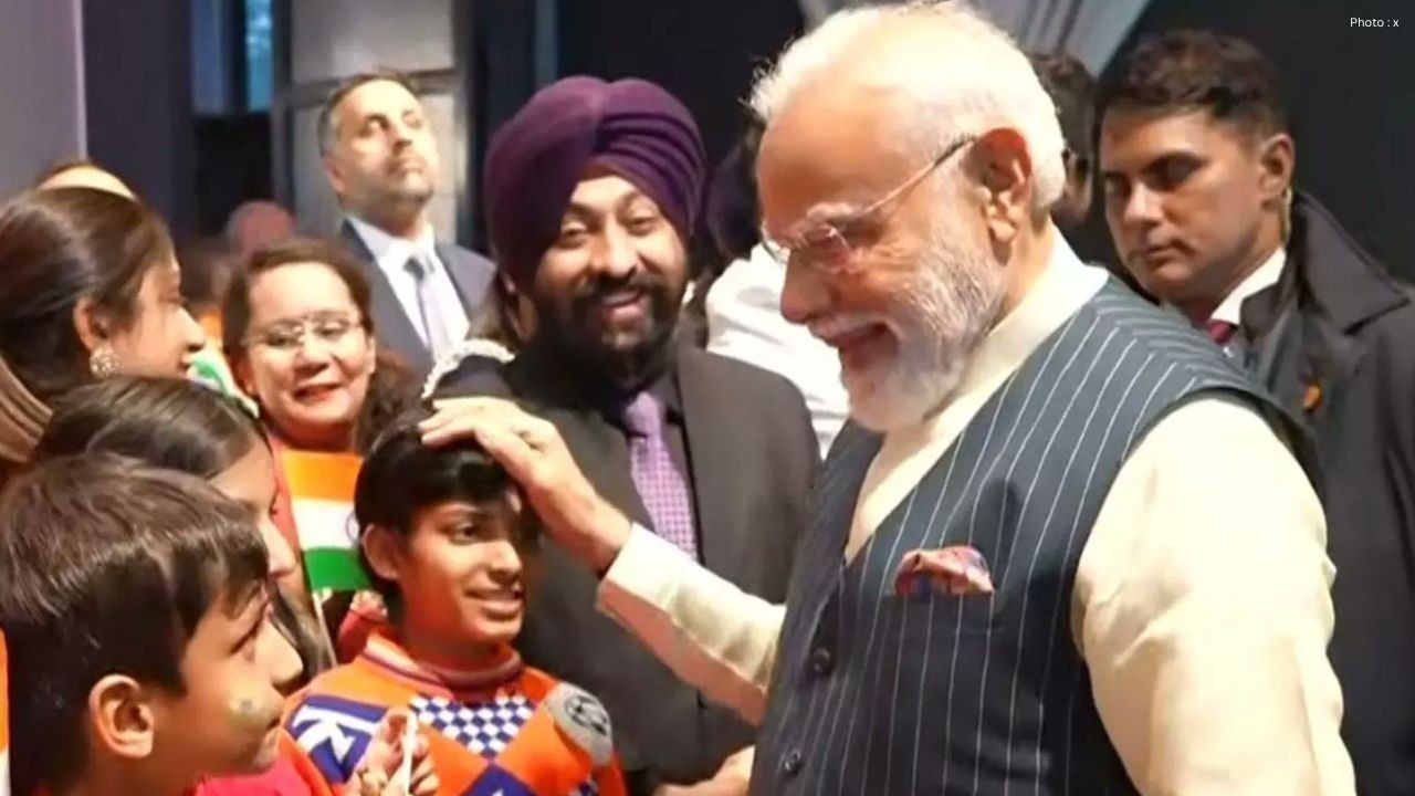 PM Modi Gets Grand Welcome From Indians in The Hague