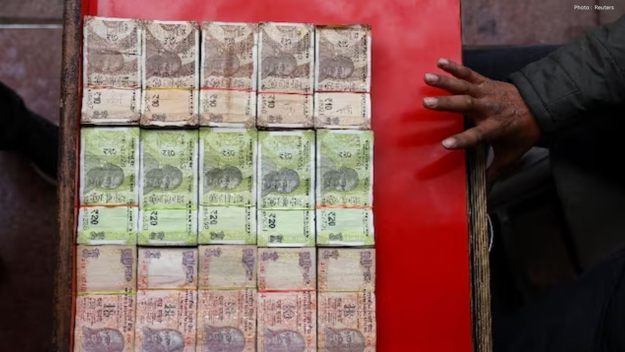 Rupee Falls to Record Low as Oil Prices and Global Yields Rise