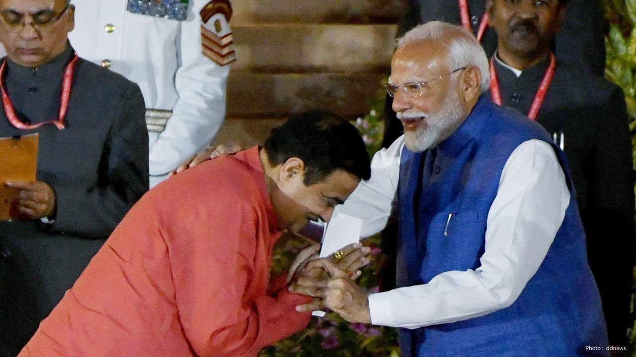 PM Modi Praises Nitin Gadkari’s Contribution on Birthday