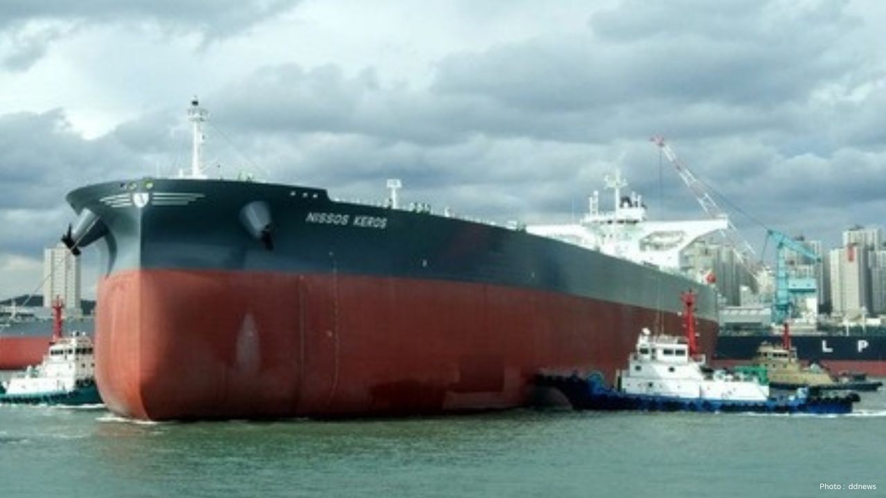 India-Bound Oil Tanker Safely Crosses Strait of Hormuz
