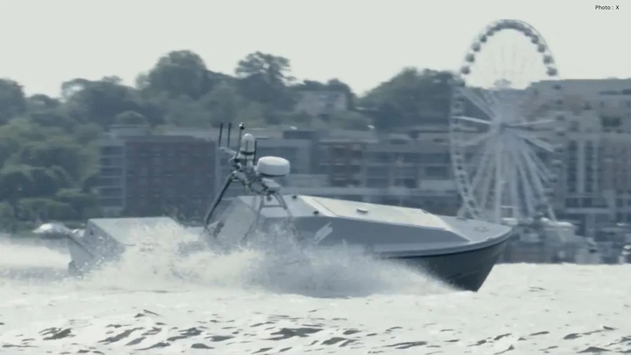 US Navy Drone Boat Helps Rescue Pilots After Apache Helicopter Crash Near Hormuz
