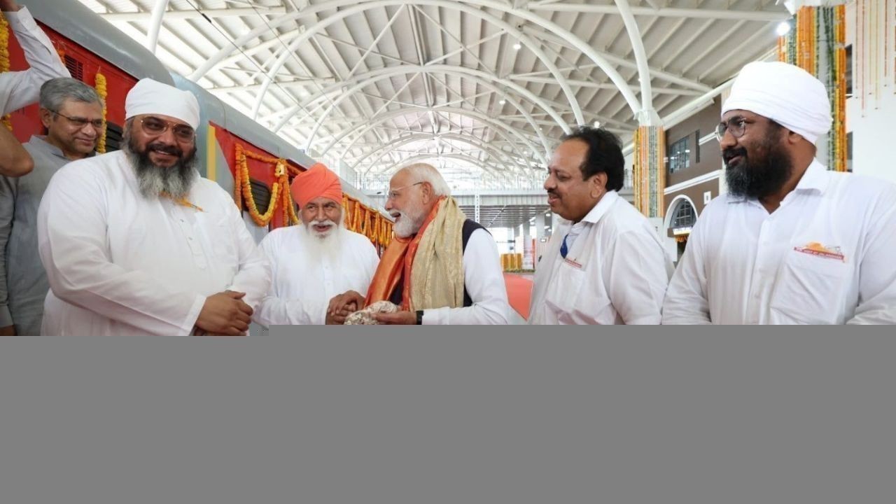 PM Modi Meets Sant Niranjan Dass Ji in Jalandhar, Praises His Service to Society