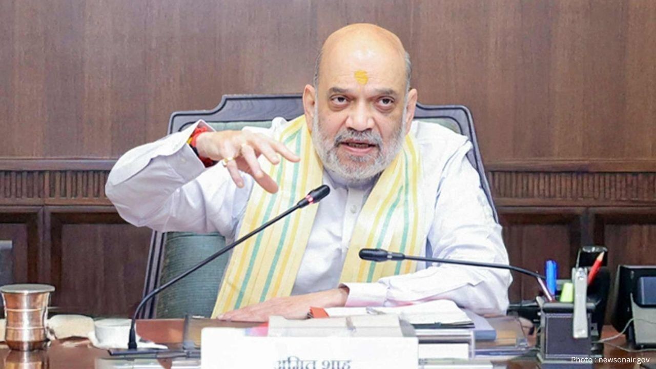 Amit Shah Criticises Congress Over Decision to Sing Two Stanzas of Vande Mataram