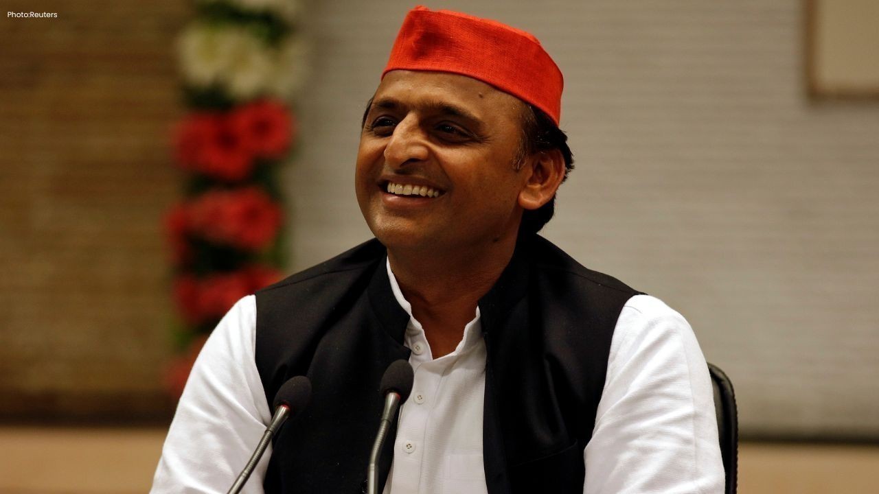 Lal Topi, Blue T-Shirt: Akhilesh Yadav Adds Blue To SP’s Political Identity