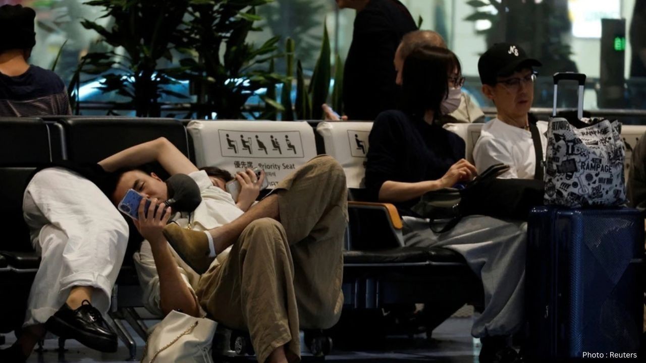 Typhoon Dujuan Nears Japan as Flights Cancelled and Evacuations Urged
