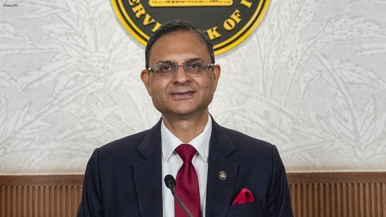 RBI Governor Says Small MDR Fee Unlikely to Affect UPI Volumes