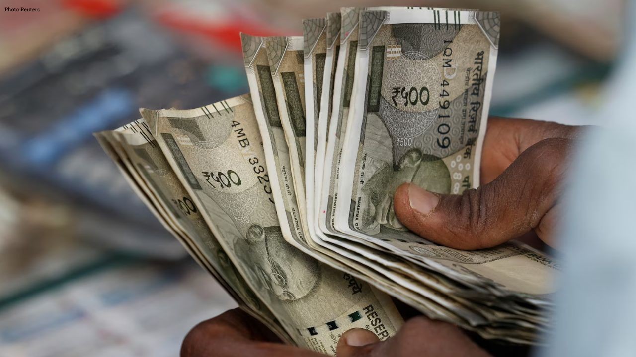 Rupee Recovers as RBI Measures Disrupt India's Financial Markets